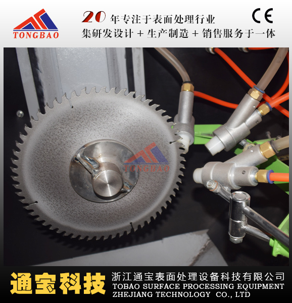 鋸片噴砂機內(nèi)景.jpg