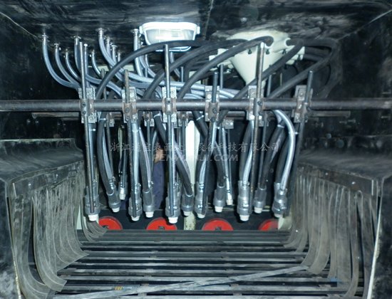 機(jī)倉(cāng)內(nèi)部噴槍